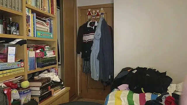 curiosillo83 online show from April 12, 2026, 1:03 pm