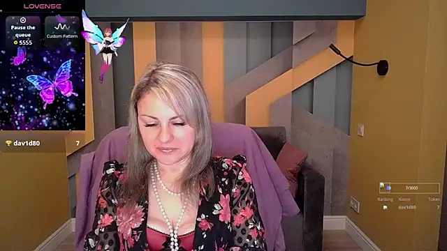 Candy Long online show from November 17, 2025, 6:39 am