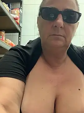 eroticjessitop online show from November 16, 2025, 5:17 pm