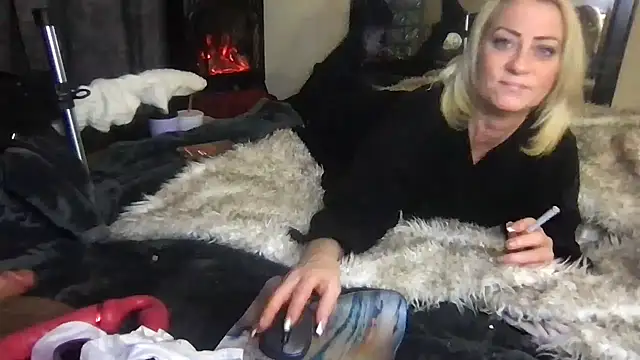 Snapshot of TiffaneyLove chatting on November 30, 2025, 11:49 pm TiffaneyLove online show from November 30, 2025, 11:49 pm