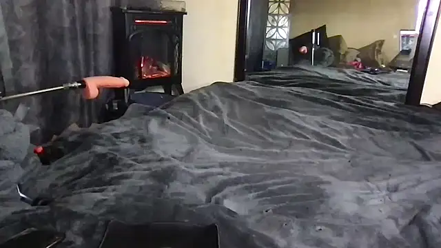 Snapshot of TiffaneyLove chatting on December 16, 2025, 1:10 am TiffaneyLove online show from December 16, 2025, 1:10 am