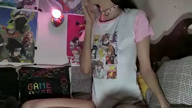 Snapshot of ArtemisChan chatting on July 11, 2026, 2:12 am ArtemisChan online show from July 11, 2026, 2:12 am