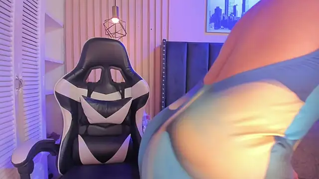 ashlye miller  online show from April 19, 2026, 4:24 am