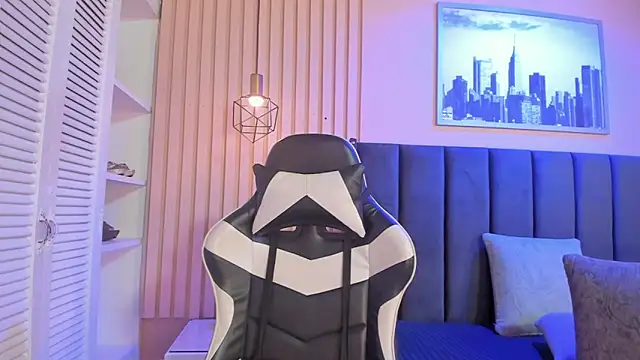 ashlye miller  online show from November 21, 2025, 4:00 am