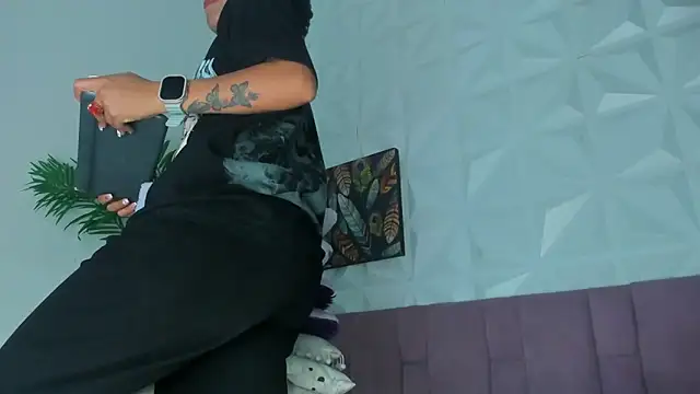 Snapshot of Hellen_Sky chatting on February 13, 2026, 7:14 pm Hellen Sky online show from February 13, 2026, 7:14 pm