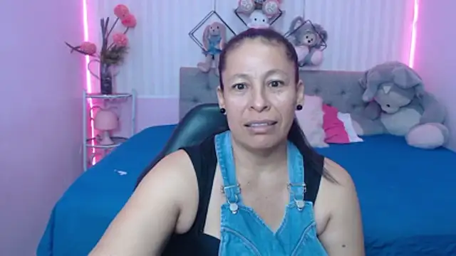 mature martina online show from May 29, 2026, 12:00 pm