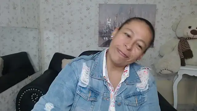 mature martina online show from May 27, 2026, 11:39 am