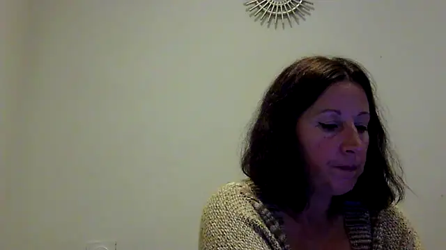 feline27 online show from November 1, 2025, 8:57 pm