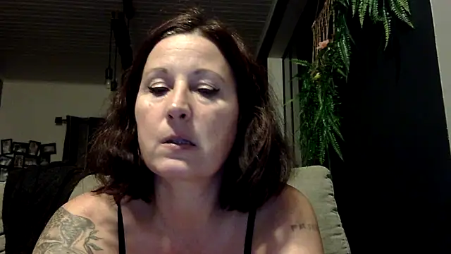 feline27 online show from November 12, 2025, 10:46 pm