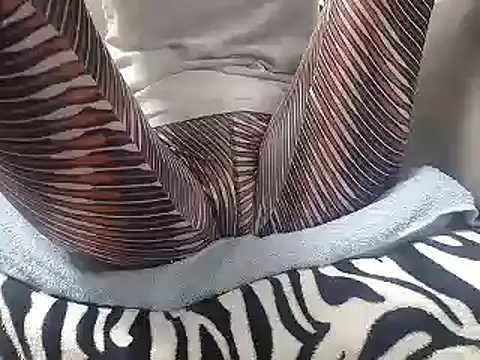 Snapshot of Web_Lady chatting on November 20, 2025, 9:43 am Web Lady online show from November 20, 2025, 9:43 am