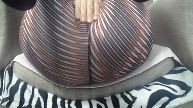 Snapshot of Web_Lady chatting on November 26, 2025, 10:48 am Web Lady online show from November 26, 2025, 10:48 am