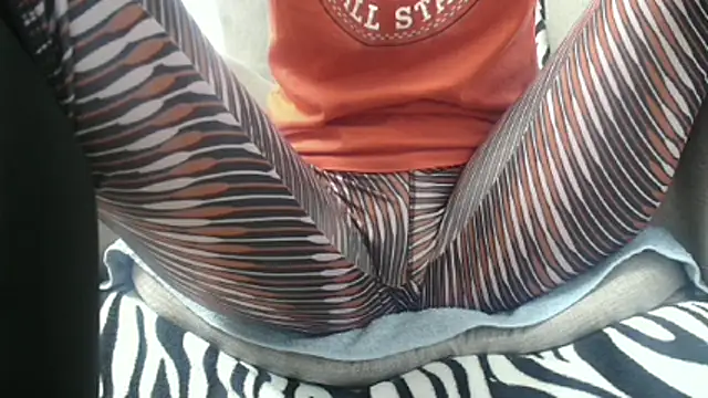 Snapshot of Web_Lady chatting on November 21, 2025, 10:25 am Web Lady online show from November 21, 2025, 10:25 am