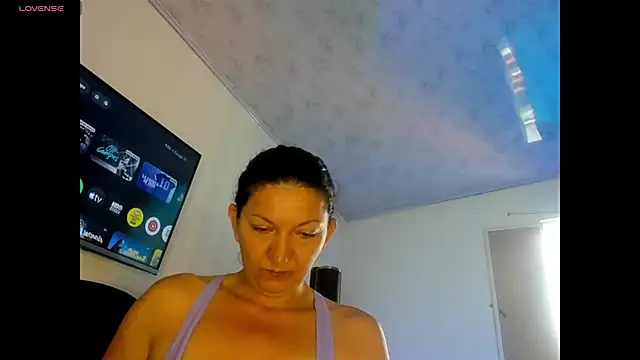 Snapshot of Angelblue_ chatting on June 9, 2026, 2:07 pm Angelblue online show from June 9, 2026, 2:07 pm