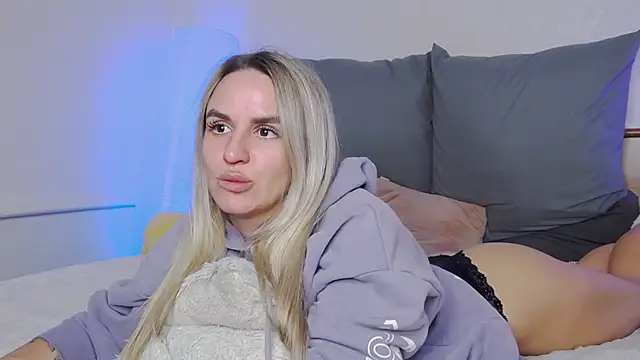 SofiJames online show from November 25, 2025, 6:25 am