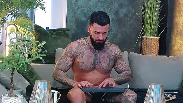 masterkingofmusclee online show from March 25, 2026, 9:19 am