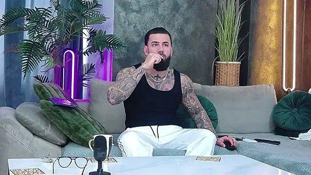 masterkingofmusclee online show from February 5, 2026, 7:59 am