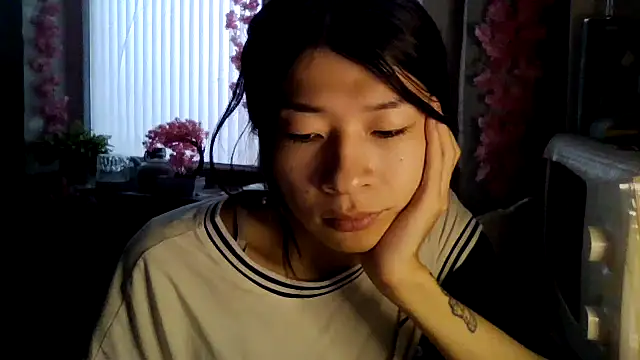 CarlyJoy online show from October 9, 2025, 12:49 pm