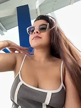Snapshot of Natha_Fantasy chatting on February 6, 2025, 9:28 pm Natha Fantasy online show from February 6, 2025, 9:28 pm