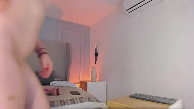 chloe d online show from March 8, 2026, 1:14 pm