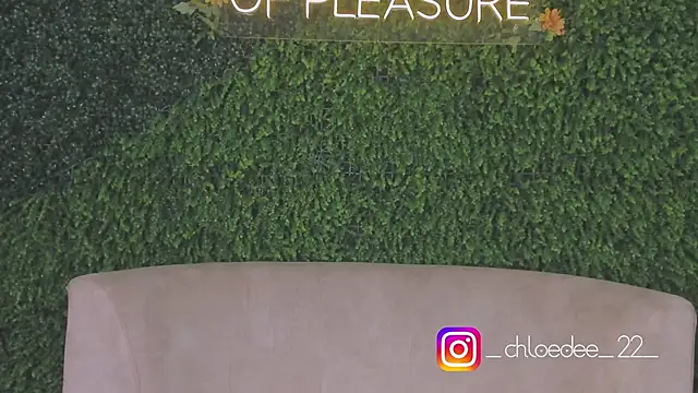 chloe d online show from October 20, 2025, 11:44 am