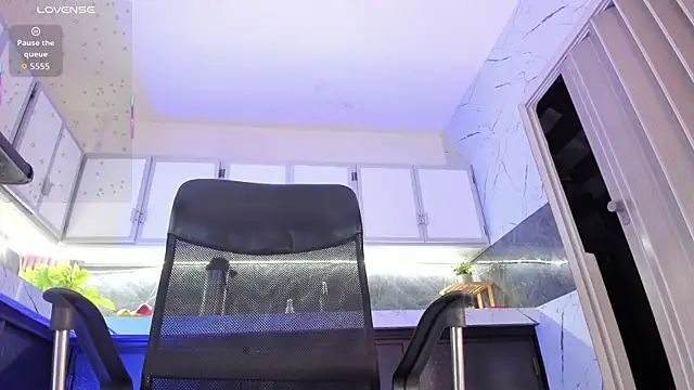 sofiaa ebony online show from January 11, 2026, 1:18 pm