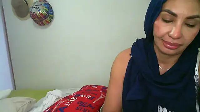 Snapshot of salome__milf chatting on February 26, 2026, 2:44 am salome milf online show from February 26, 2026, 2:44 am