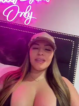 sexyyykloee online show from April 17, 2026, 6:38 am