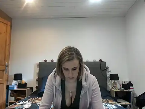 Snapshot of Madame_Callie chatting on April 19, 2026, 1:01 pm Madame Callie online show from April 19, 2026, 1:01 pm