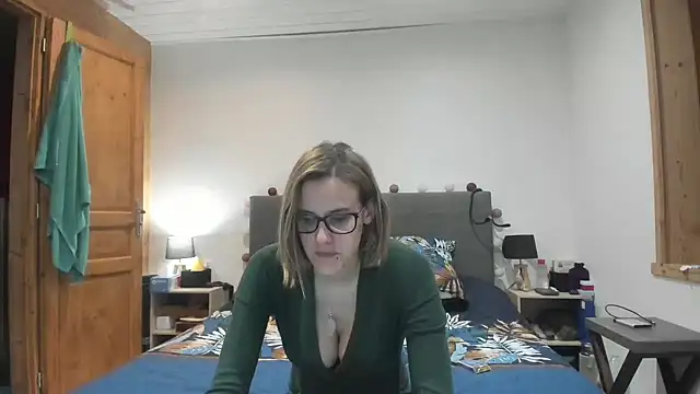 Snapshot of Madame_Callie chatting on April 21, 2026, 7:20 pm Madame Callie online show from April 21, 2026, 7:20 pm