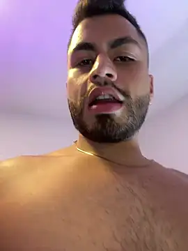 Snapshot of Juan_Castano chatting on January 26, 2025, 11:29 pm Juan Castano online show from January 26, 2025, 11:29 pm