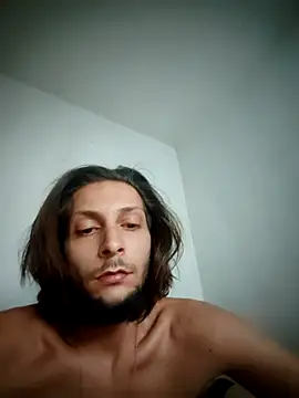 Snapshot of Luka932 chatting on October 11, 2025, 12:33 am Luka932 online show from October 11, 2025, 12:33 am