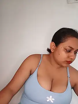 bumblebeegirl online show from May 24, 2026, 12:27 pm