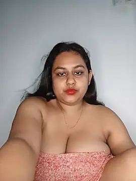 bumblebeegirl online show from June 14, 2026, 6:20 pm
