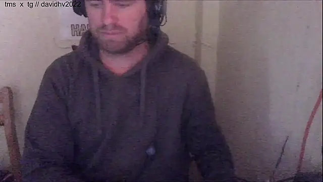 Davidhv2022 online show from October 21, 2025, 3:33 pm