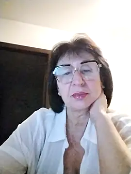 AlbinaXPretty online show from November 19, 2025, 8:42 pm