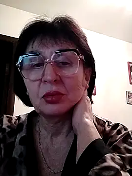 AlbinaXPretty online show from February 3, 2025, 5:56 pm