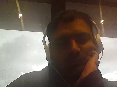 JohnBond009 online show from March 26, 2026, 9:51 am