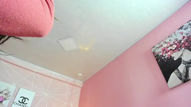 dolly zoe online show from November 27, 2025, 4:57 am