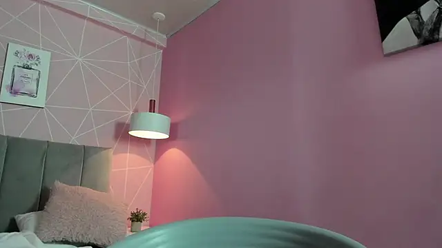 dolly zoe online show from March 8, 2025, 12:22 am