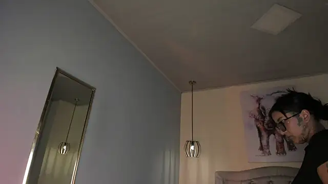 ayshel   online show from February 12, 2026, 10:42 pm