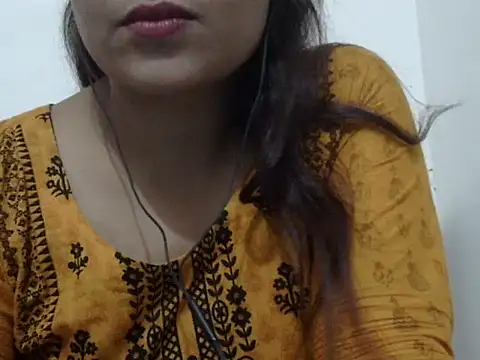 shekira99 online show from November 9, 2025, 2:21 pm