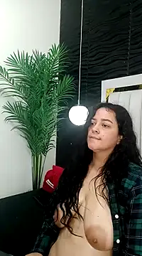 lucia vonne  online show from January 13, 2025, 2:42 pm