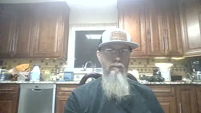 Snapshot of suckonmynutz chatting on October 17, 2025, 11:12 am suckonmynutz online show from October 17, 2025, 11:12 am