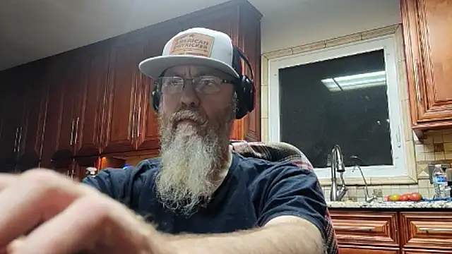 Snapshot of suckonmynutz chatting on October 16, 2025, 10:23 am suckonmynutz online show from October 16, 2025, 10:23 am