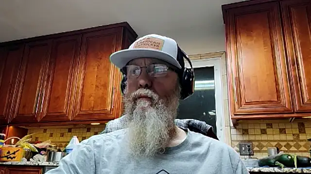 Snapshot of suckonmynutz chatting on October 10, 2025, 11:00 am suckonmynutz online show from October 10, 2025, 11:00 am