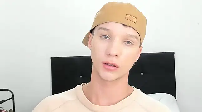 angelcortes online show from December 26, 2024, 2:05 pm