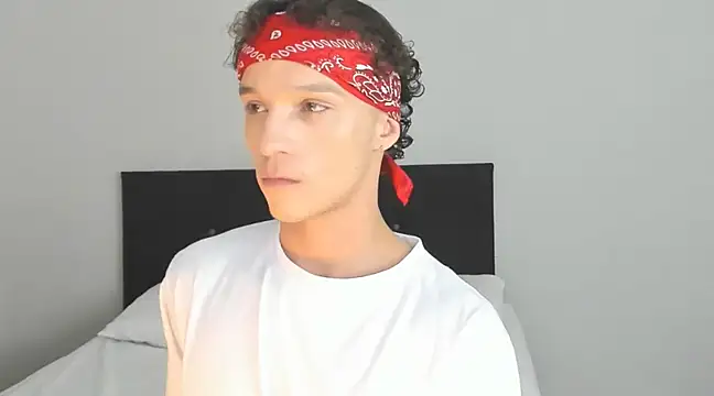 angelcortes online show from March 3, 2025, 9:37 pm