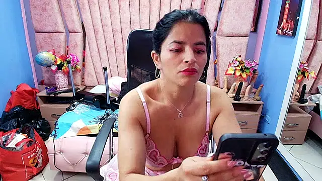 Snapshot of HornySkinny26 chatting on November 20, 2025, 4:02 am HornySkinny26 online show from November 20, 2025, 4:02 am