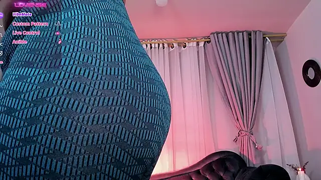 CoralineRicce  online show from November 12, 2025, 12:37 am