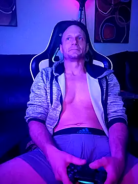 Funwithbrad1 online show from December 20, 2024, 8:17 am